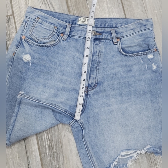 Free People "We the Free" Distressed High-Rise Denim Shorts - Picture 14 of 16